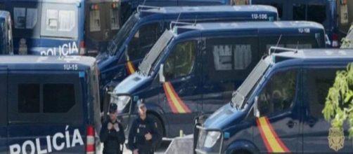 La Policía Nacional desplegó un operativo en el centro de Madrid por una alarma de bomba que resultó falsa (Captura vídeo Informativos Telecinco)