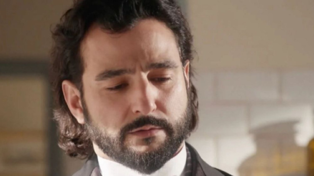 La Promessa, anticipazioni 21-22 settembre: Mauro trova l'usuraio che ha comprato la spilla smarrita.