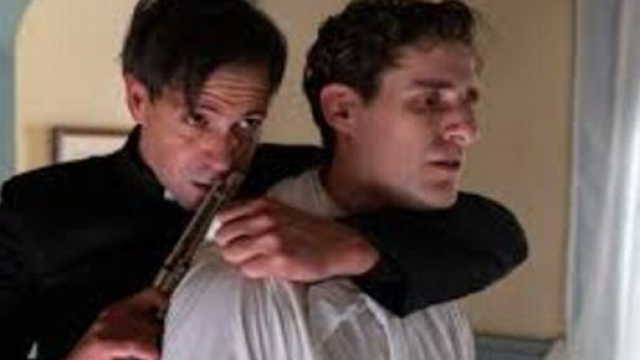 La Promessa, trame al 22/09: Jana vuole riparare l'aereo, il finto sacerdote in manette.