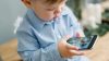 L'abuso di smartphone da piccoli riduce le abilità linguistiche solo di chi usa già altri device