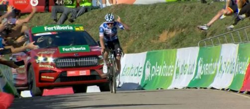 Vuelta, Remco Evenepoel vince al Puerto de la Cruz de Linares.