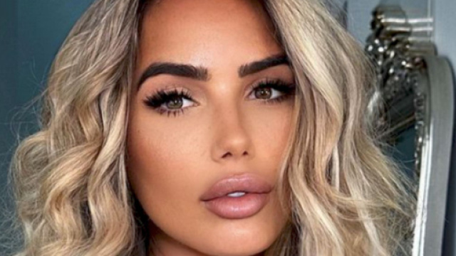 Manon Marsault met fin aux rumeurs de tromperie de Julien Tanti dans Les Cinquante 2 (Screenshoot Twitter @GossipRoomOff)