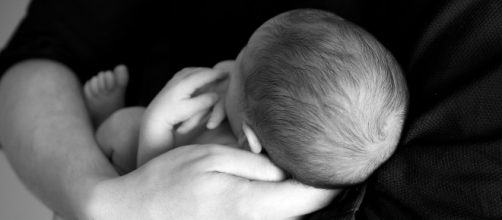 Muere un bebé a los pocos días de nacer en brazos de la madre en A Coruña (Pixabay)