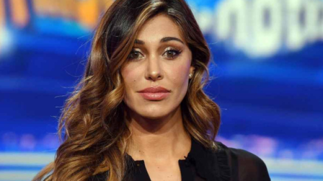 Belen Rodriguez in vacanza con Elio e Luna Marì, fan critici: 'Non rispetti i tuoi figli'.