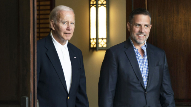 Hunter Biden, figlio del presidente USA, incriminato per possesso illegale di una pistola.