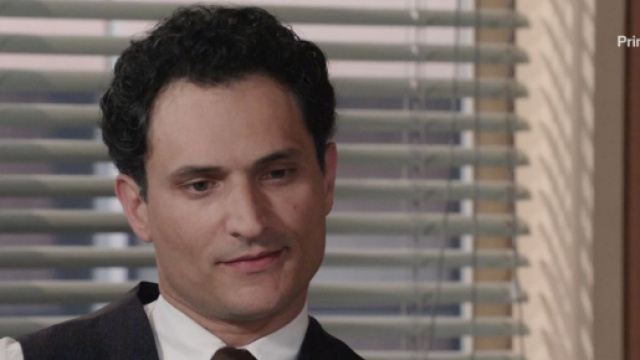 Il Paradiso, puntate 25-29 settembre:Vittorio riceve un dossier da usare contro Tancredi.