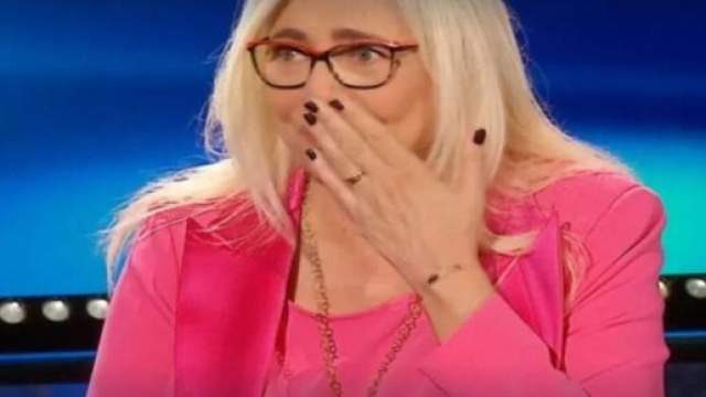 Mara Venier, piccolo incidente a Domenica In.