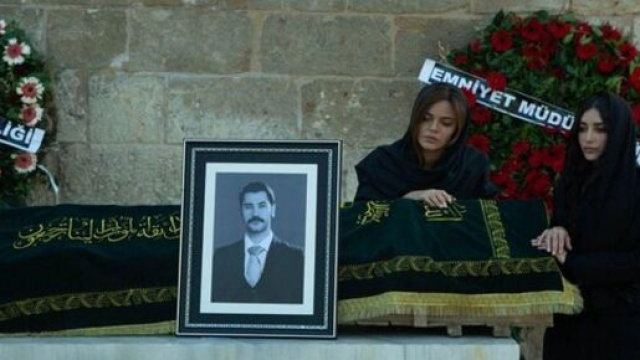 Terra amara, spoiler 23 e 24/9:Behice assente alle esequie di Yilmaz, Mujgan eredita tutto