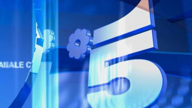 Canale Cinque cambiamenti in arrivo: inizia Amici, cancellata La Promessa.