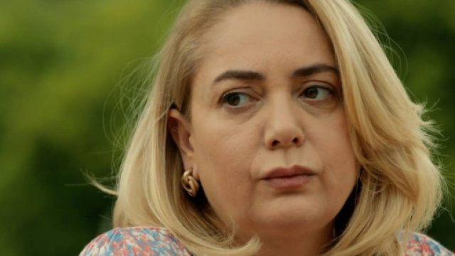 Terra amara, come finisce: Sermin muore mentre pulisce i pavimenti, Zuleyha sola e anziana.