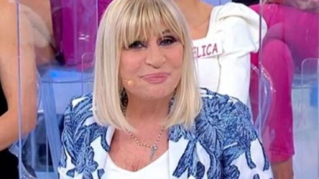 Anticipazioni Uomini e donne: Gemma pazza di Maurizio, Carlo nei guai per una segnalazione.