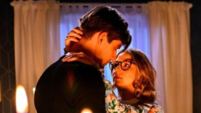 Tempesta d'amore, spoiler: Josie non riesce fare l'amore con Paul perché ancora fidanzato.