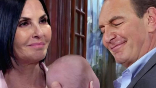 Un posto al sole, Roberto e Marina con Tommy.