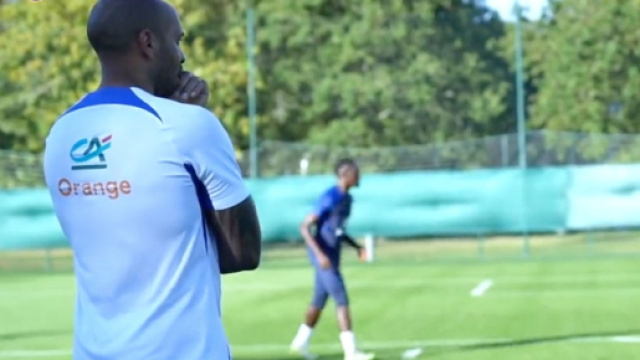 Thierry Henry consultant pour CBS Golazo les soirs de Ligue des champions. (screenshot Twitter - @ActuFoot_ ·)