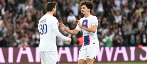 Vitinha et Messi la saison passée au PSG.(screenshot Twitter - @PassionFootClub)