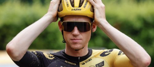 Nathan Van Hooydonck si ritira dal ciclismo dopo un attacco cardiaco.