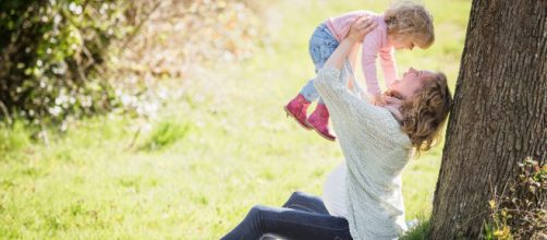 Previsioni astrali con voti dal 25 al 1/10, vita da mamma: Leone Top, Cancro ansioso