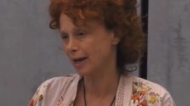 Grande Fratello: Beatrice censurata mentre effettua un monologo ad alta voce.