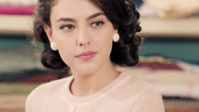 Il Paradiso delle Signore, trame 25 e 26/9:Maria imbarazzata, suo padre telefona a Vito