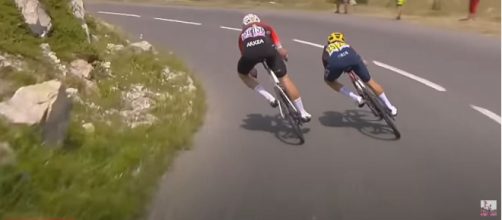 Ciclismo, la discesa di Tom Pidcock dal Galibier al Tour de France 2022.