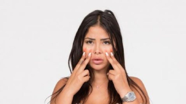 Maeva Ghennam raconte l'événement paranormal qu'elle a vécu (Screenshoot Twitter @Gossip_Officiel)