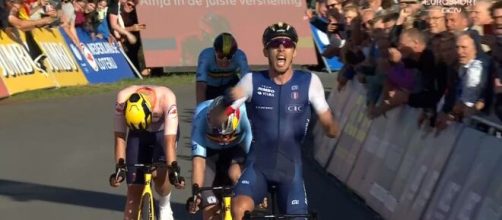 Ciclismo, la vittoria di Christophe Laporte agli Europei.