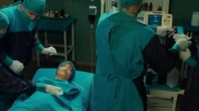 Terra amara, anticipazioni: Zuleyha operata d'urgenza al cervello e il suo cuore si ferma.