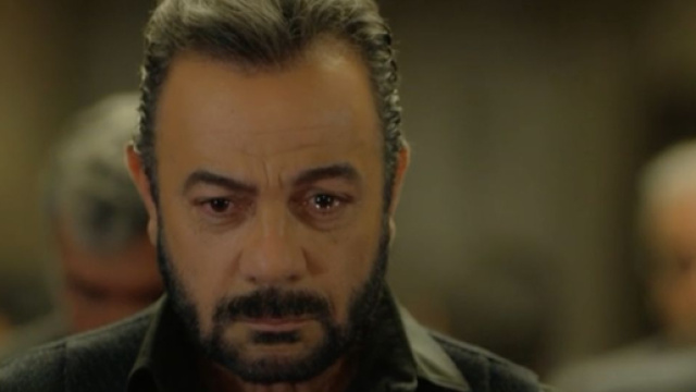 Terra amara, episodio 27 settembre:Fekeli piange durante la commemorazione di Yilmaz