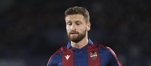 Shkodran Mustafi, centrale difensivo.