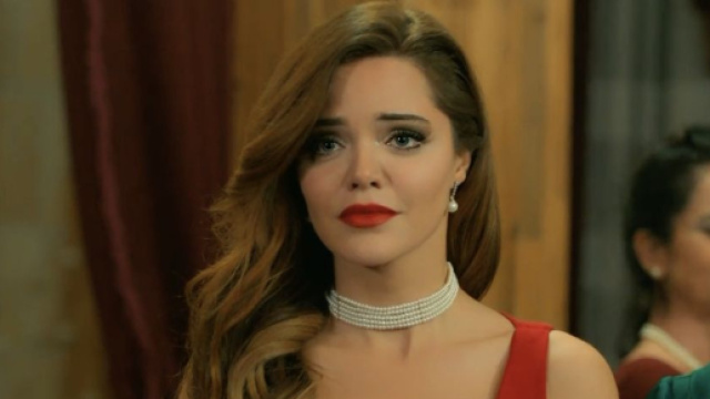 Terra amara, episodio 30 settembre:Demir cede le quote a sua moglie per riconquistarla