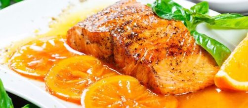 Ricetta, salmone all'arancia: un piatto fresco dal sapore agrumato