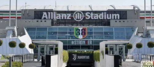 Il riferimento di Ziliani è ai 38 scudetti esposti all'Allianz Stadium.