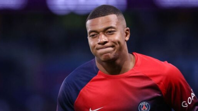 Kylian Mbappé était annoncé proche du Real Madrid cet été. (screenshot Twitter - @lnstantFoot)