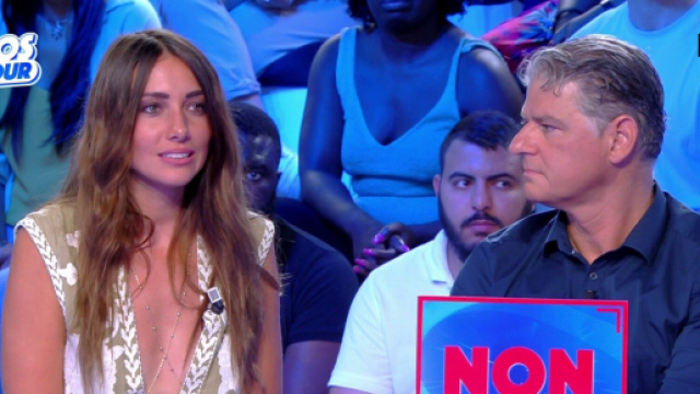 Delphine Wespiser sur le nouveau plateau de TPMP. Source : capture d’écran C8.