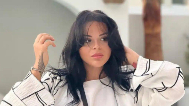 Sarah Fraisou choque la Toile avec son teint bronzé (Screenshoot Twitter @GossipRoomOff)