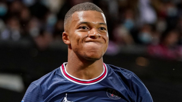 Kylian Mbappé avec le PSG (capture Twitter @panams75)