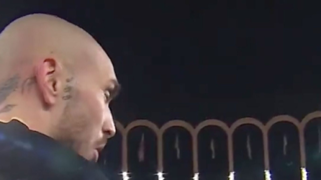 Teddy Teuma n'a pas manqué de se moquer de son entraineur Will Still. (screenshot Twitter - @prime)