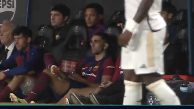 Ferran Torres agacé contre Vinicius. (screenshot @Movistar)