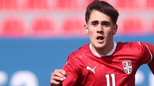 Calciomercato Napoli: vicino l'acquisto di Popovic che dovrebbe poi andare al Frosinone.