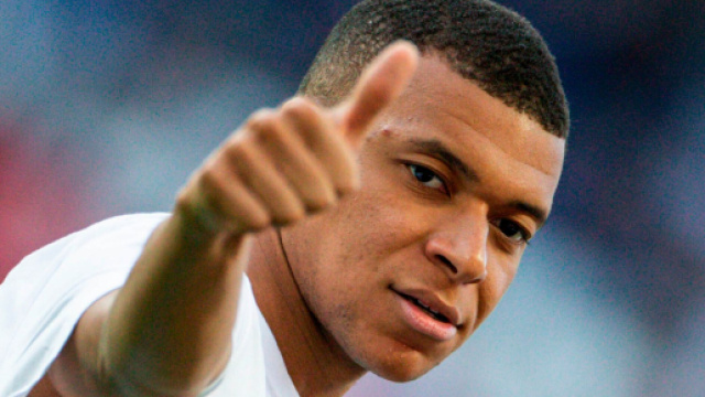 Kylian Mbappé avec le PSG (capture Twitter @panams75)
