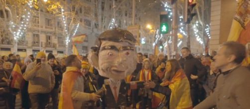 El PSOE está estudiando todas las vías legales tras los hechos de Ferraz donde colgaron una piñata que representaba a Pedro Sánchez (La Sexta)