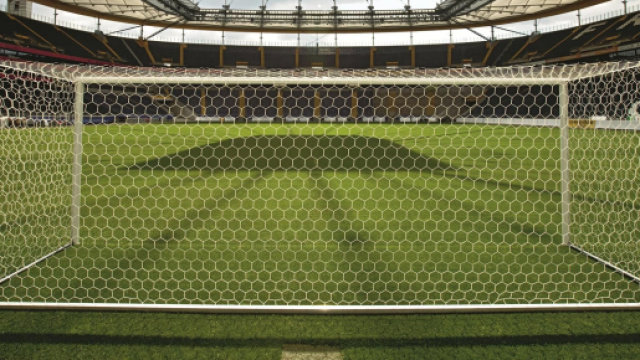 Les buts vont changer de dimensions ? (capture Twitter @InstantFoot)