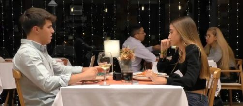 Nacho, un soltero de derechas, llegó a 'First Dates' con el propósito de encontrar pareja conociendo a María, de 19 años (Mediaset)