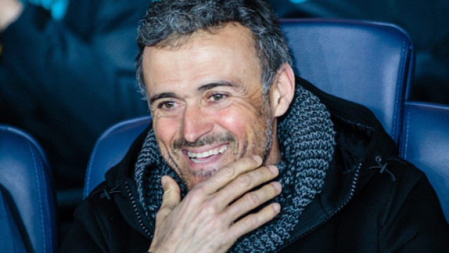 Luis Enrique sur le banc du PSG (capture Twitter @ActuFoot_)