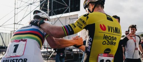 Ciclocross, Wout van Aert vince a Benidorm dopo una corsa entusiasmante.