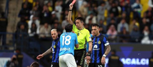 Inter, polemiche sull'arbitraggio con il Napoli, tifosi azzurri: 'Scansiamoci con la Juve'.