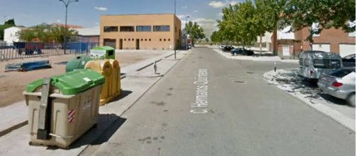 La calle Hermanos Quintero, donde la Guardia Civil encontró el bebé dentro de un contenedor (Google Maps)