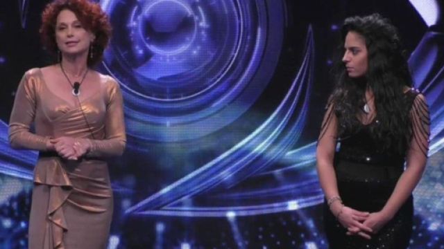 GF, Beatrice contro Perla in un fuori onda: 'Visto come mi ha aggredito? Ho paura' (Clip).