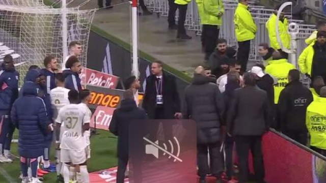 Les fans de l'OL en colère contre leur équipe. (screenshot Twitter - @PVSportFR)