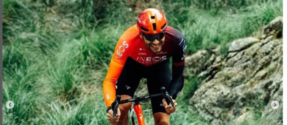 Ciclismo, Filippo Ganna svela il nuovo casco della Ineos Grenadiers che  copre le orecchie